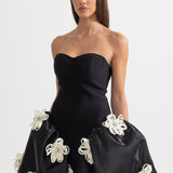 3D Gümüş Çiçek Süslemeli Zarif Mini Elbise