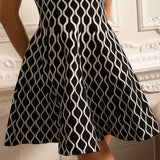 Beyaz Dalga Desenli Zarif Mini Elbise