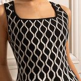 Beyaz Dalga Desenli Zarif Mini Elbise