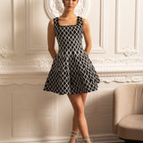 Beyaz Dalga Desenli Zarif Mini Elbise