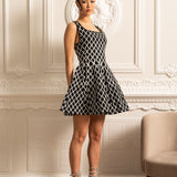 Beyaz Dalga Desenli Zarif Mini Elbise