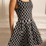 Beyaz Dalga Desenli Zarif Mini Elbise