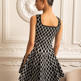 Beyaz Dalga Desenli Zarif Mini Elbise