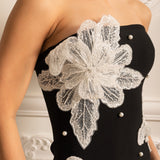 Zıt Renkli Dantel Çiçek Süslemeli Straplez Mini Elbise – Siyah