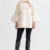 Kürk Manşetli ve Kurdele Detaylı Kaban