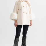 Kürk Manşetli ve Kurdele Detaylı Kaban