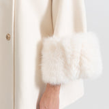 Kürk Manşetli ve Kurdele Detaylı Kaban