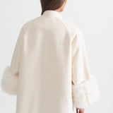 Kürk Manşetli ve Kurdele Detaylı Kaban