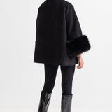 Kürk Manşetli ve Kurdele Detaylı Kaban