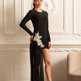 Beyaz Kalça Detaylı ve Şeffaf Uzun Etek Uzantılı Asimetrik Vücuda Oturan Elbise – Siyah