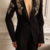 Taş Detaylı Ceket ve Uyumlu Bol Paça Pantolondan Oluşan Zarif Takım – Siyah