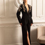 Taş Detaylı Ceket ve Uyumlu Bol Paça Pantolondan Oluşan Zarif Takım – Siyah