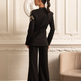 Taş Detaylı Ceket ve Uyumlu Bol Paça Pantolondan Oluşan Zarif Takım – Siyah