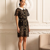 Kısa Kollu ve Kontrast Yakalı Çiçek Desenli Dantel Elbise - Siyah