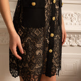 Kısa Kollu ve Kontrast Yakalı Çiçek Desenli Dantel Elbise - Siyah