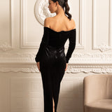 Derin Yakalı ve Kırmızı Gül Vurguları Olan Omuzları Açık Kadife Elbise - Siyah