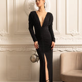 Derin Yakalı Zarif Dantelli Elbise