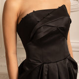 Dantelli Göğüs Detaylı Straplez Midi Elbise