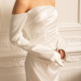 Dantelli Tasarımlı ve Drapeli Etekli Omuzları Açık Saten Elbise - Beyaz