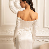 Dantelli Tasarımlı ve Drapeli Etekli Omuzları Açık Saten Elbise - Beyaz