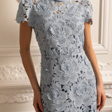 Yüksek Yakalı ve Midi Etekli Çiçek Desenli Dantel Elbise