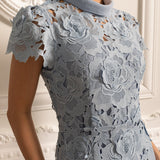 Yüksek Yakalı ve Midi Etekli Çiçek Desenli Dantel Elbise