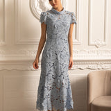 Yüksek Yakalı ve Midi Etekli Çiçek Desenli Dantel Elbise