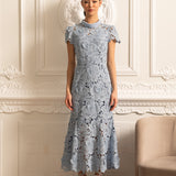 Yüksek Yakalı ve Midi Etekli Çiçek Desenli Dantel Elbise