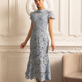 Yüksek Yakalı ve Midi Etekli Çiçek Desenli Dantel Elbise