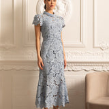 Yüksek Yakalı ve Midi Etekli Çiçek Desenli Dantel Elbise