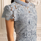 Yüksek Yakalı ve Midi Etekli Çiçek Desenli Dantel Elbise