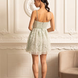 Dantel Çiçek Desenli ve Işıltılı Detaylara Sahip Mini Elbise