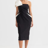 Beyaz Vurgulara Sahip Tek Omuzlu Fit Elbise