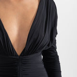 Derin Yakalı Zarif Dantelli Elbise