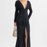 Derin Yakalı Zarif Dantelli Elbise