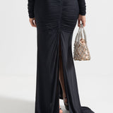 Derin Yakalı Zarif Dantelli Elbise