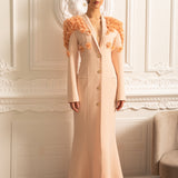 3D Kontrast Çiçekli Omuz ve Sırt Aksesuarlı Uzun Palto - Şeftali