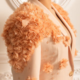 3D Kontrast Çiçekli Omuz ve Sırt Aksesuarlı Uzun Palto - Şeftali