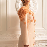 3D Kontrast Çiçekli Omuz ve Sırt Aksesuarlı Uzun Palto - Şeftali