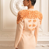 3D Kontrast Çiçekli Omuz ve Sırt Aksesuarlı Uzun Palto - Şeftali