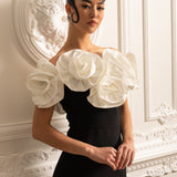 Büyük Beyaz Çiçek Süslemeli Gömme Elbise - Siyah