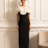 Büyük Beyaz Çiçek Süslemeli Gömme Elbise - Siyah