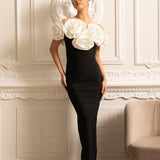 Büyük Beyaz Çiçek Süslemeli Gömme Elbise - Siyah