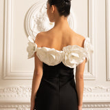 Büyük Beyaz Çiçek Süslemeli Gömme Elbise - Siyah