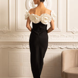 Büyük Beyaz Çiçek Süslemeli Gömme Elbise - Siyah