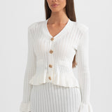 Beyaz Fırfırlı Ceket & Volanlı Etek Triko Takım