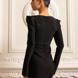 Omuzları Yapılandırılmış ve Önü Kesimli Uzun Kollu Zarif Elbise