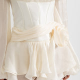 Korse Stili Gövdeli, Fırfır Etekli ve Kabarık Kollu Elbise