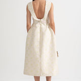 Yüksek Yakalı ve Önden Yırtmaçlı Çiçek İşlemeli Kolsuz Elbise - Ivoire