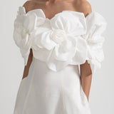 Büyük Kumaş Çiçek Desenli Omuzları Açık Midi Elbise - Beyaz